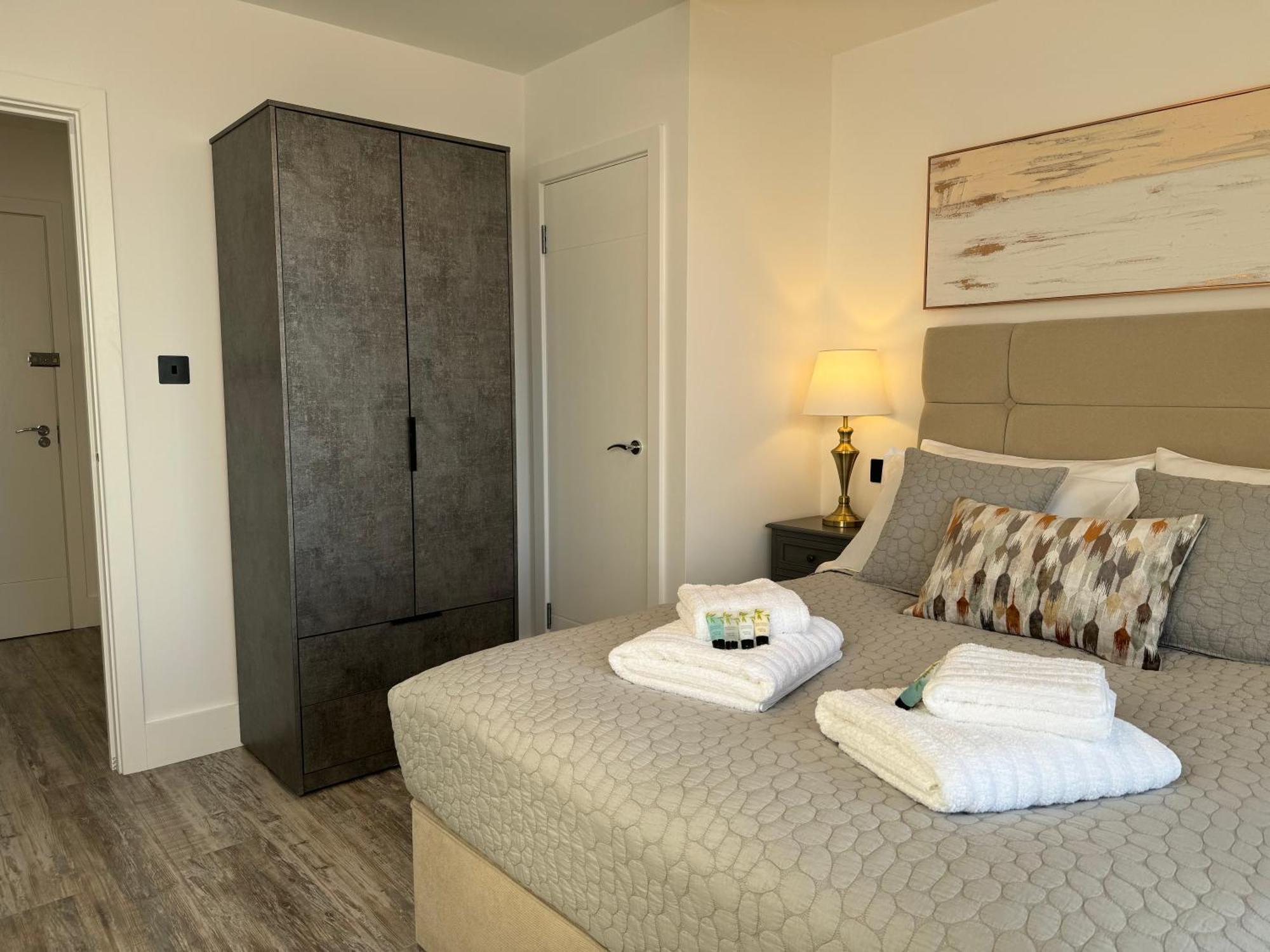 Elegant One Bedroom Apartment Swindon Exteriér fotografie