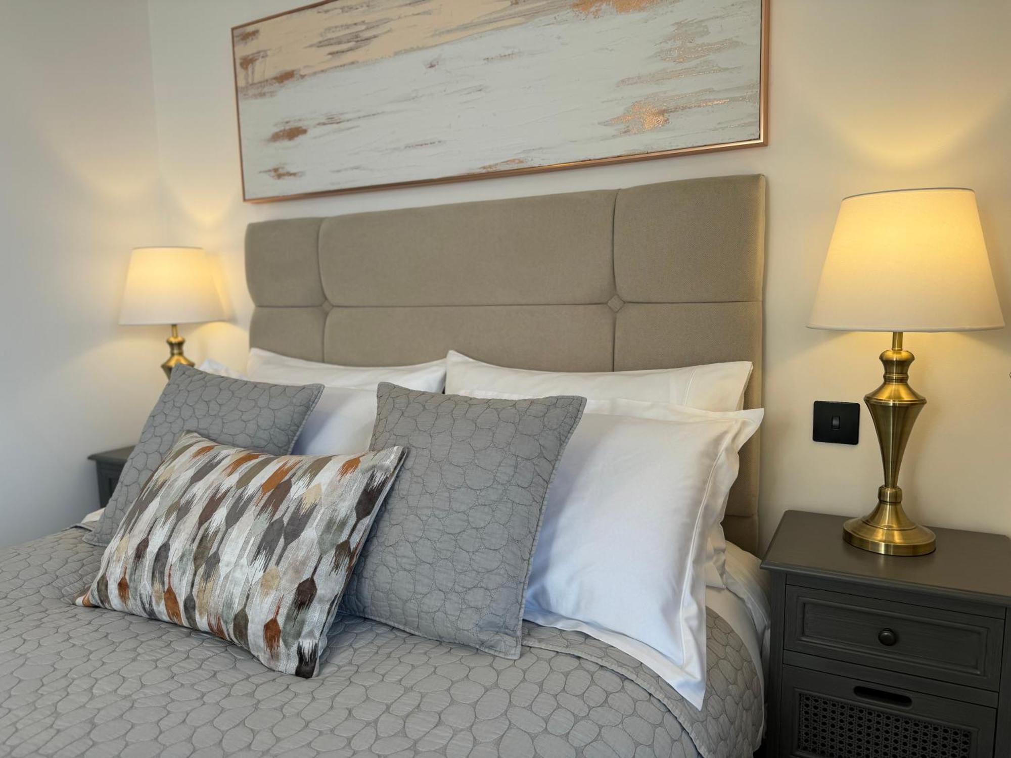Elegant One Bedroom Apartment Swindon Exteriér fotografie