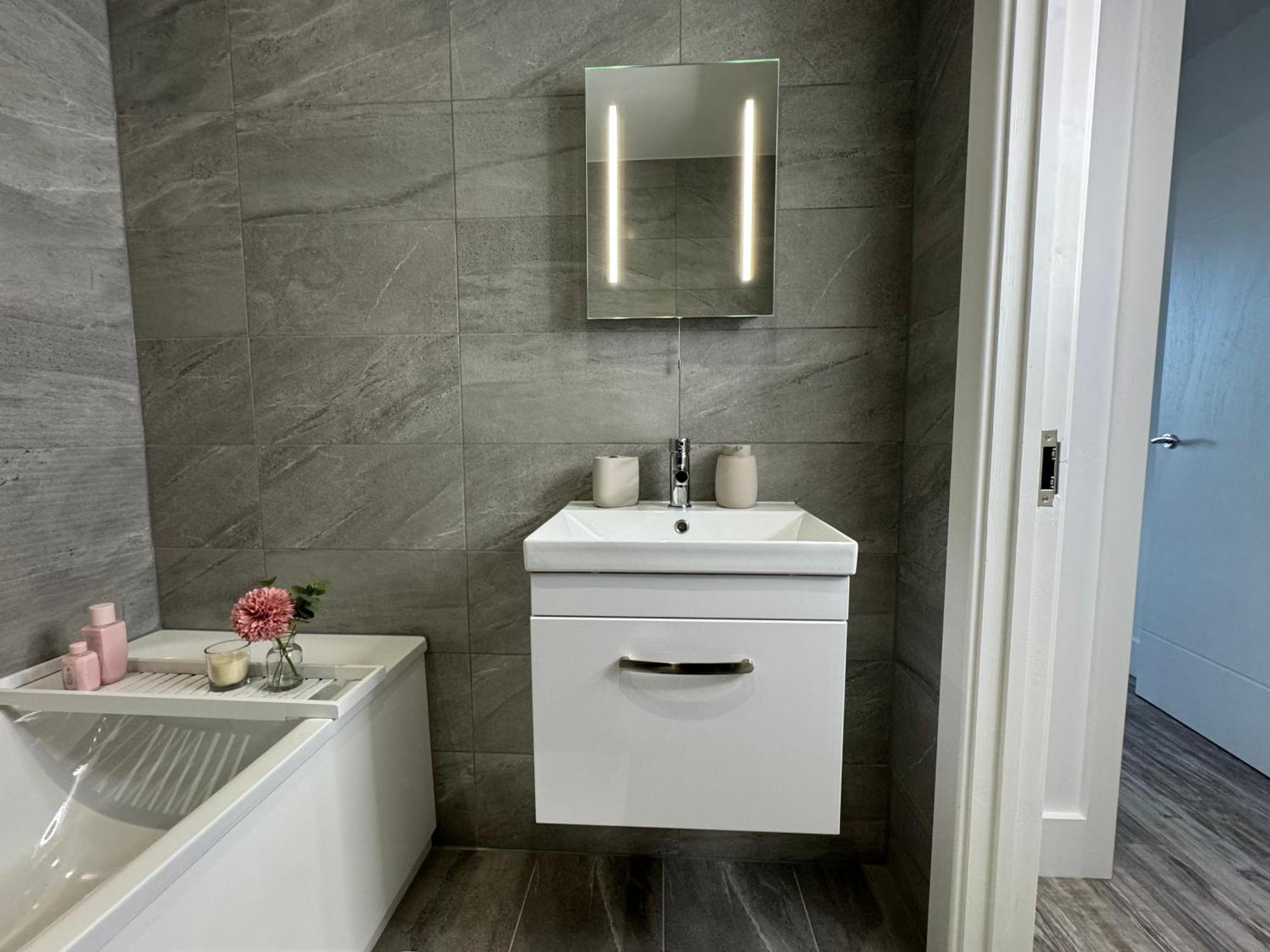 Elegant One Bedroom Apartment Swindon Exteriér fotografie