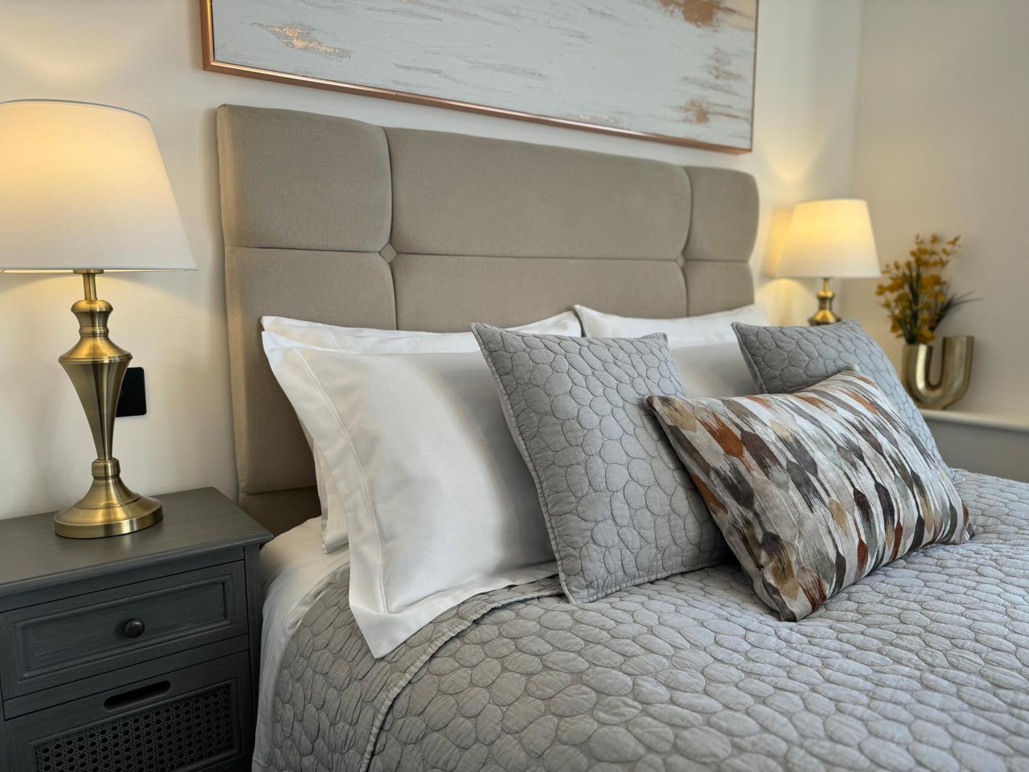 Elegant One Bedroom Apartment Swindon Exteriér fotografie