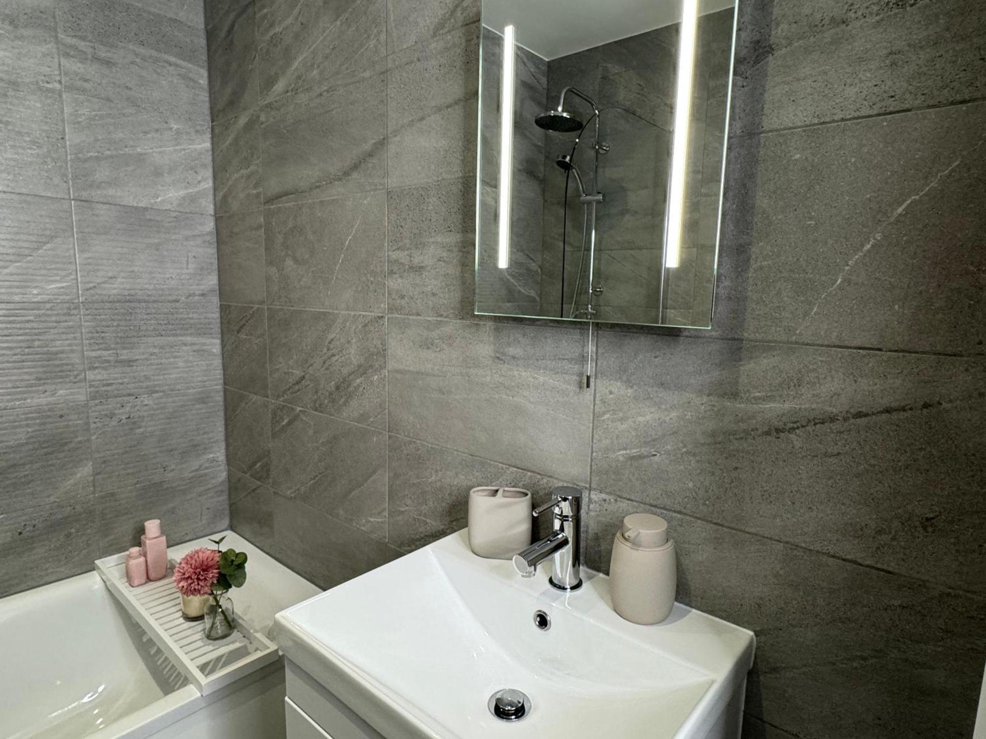 Elegant One Bedroom Apartment Swindon Exteriér fotografie